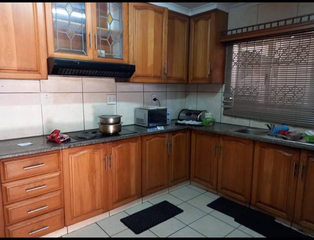 4 BEDROOM HOUSE FOR SALE IN MONTFORD